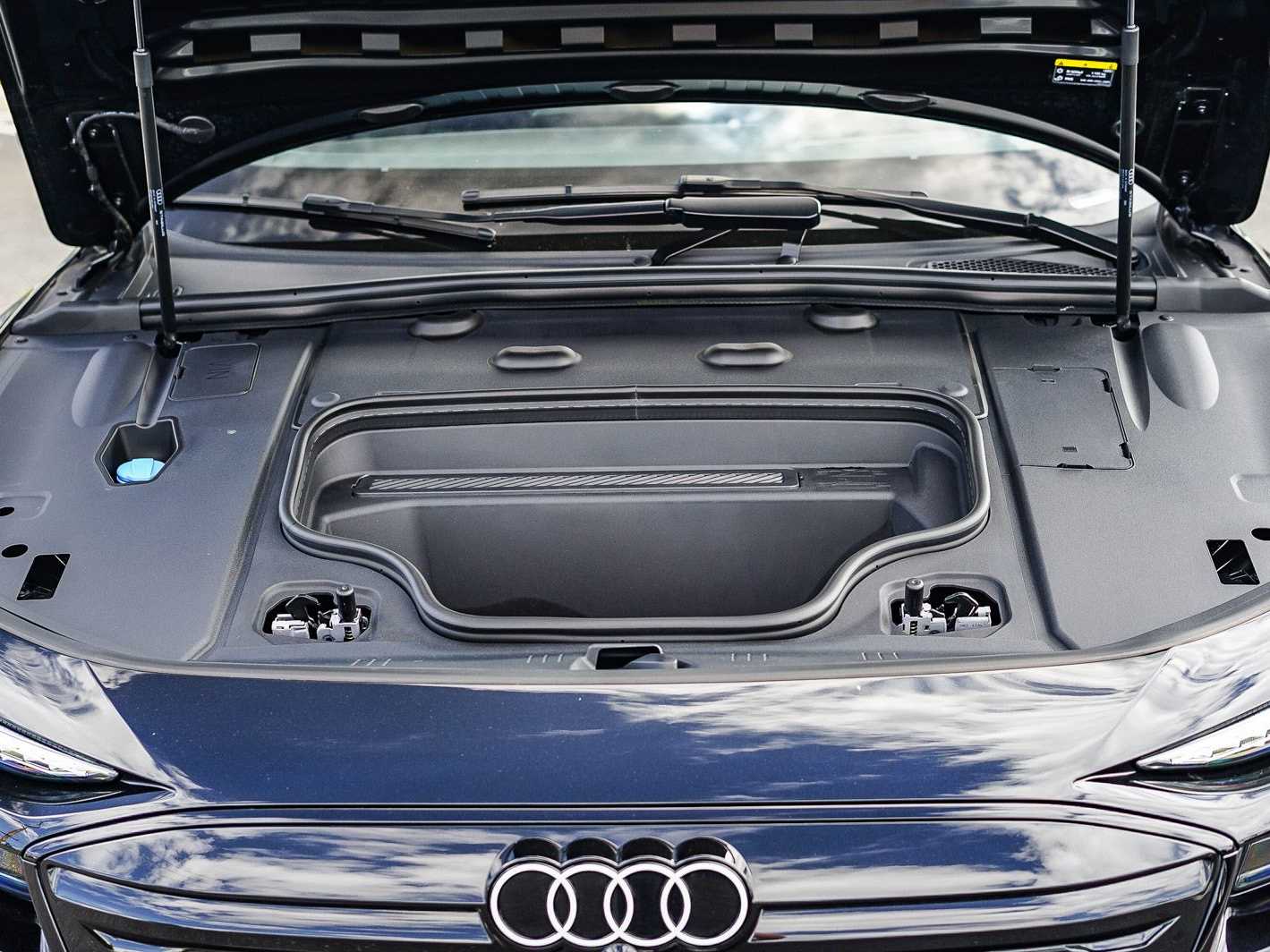 Thumbnail: 2025 Audi e-tron - 29