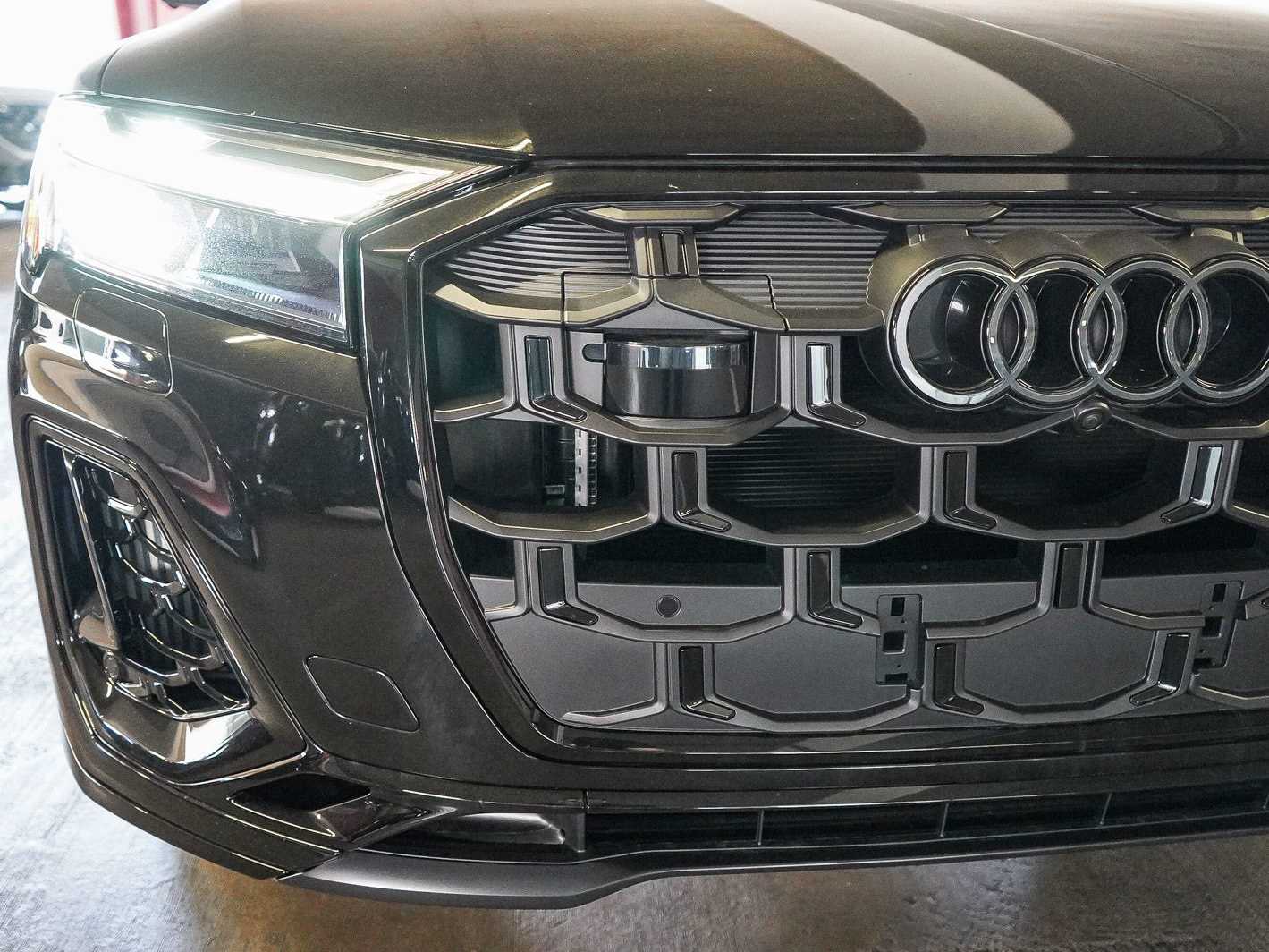 Thumbnail: 2026 Audi SQ7 - 11