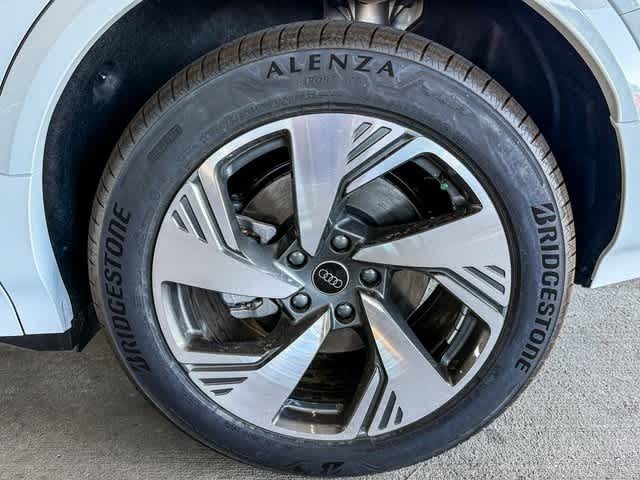 Thumbnail: 2025 Audi Q6 e-tron - 8
