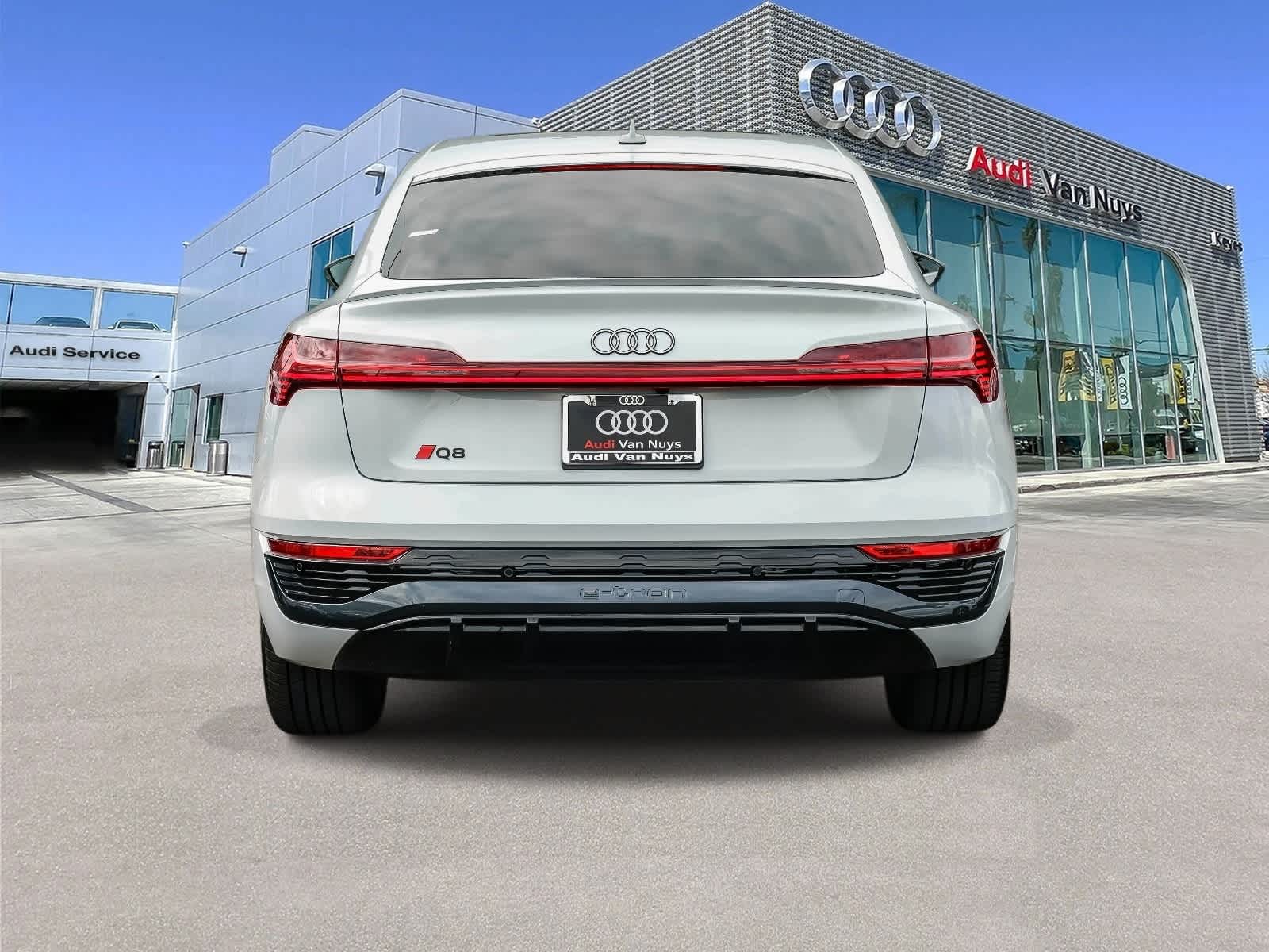 Thumbnail: 2024 Audi Q8 e-tron - 3