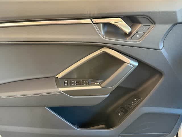 Thumbnail: 2025 Audi Q3 - 22