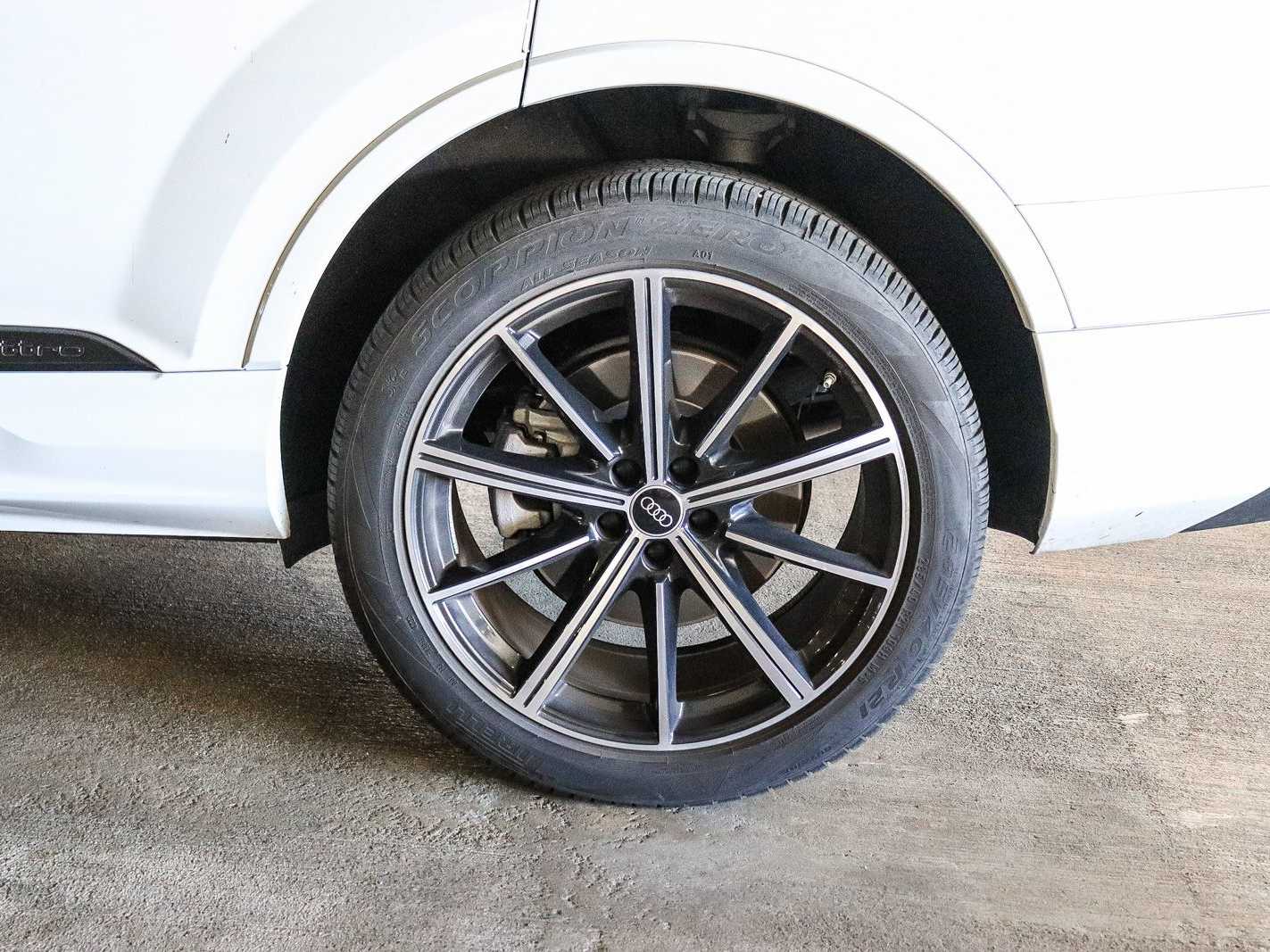 Thumbnail: 2023 Audi Q7 - 10
