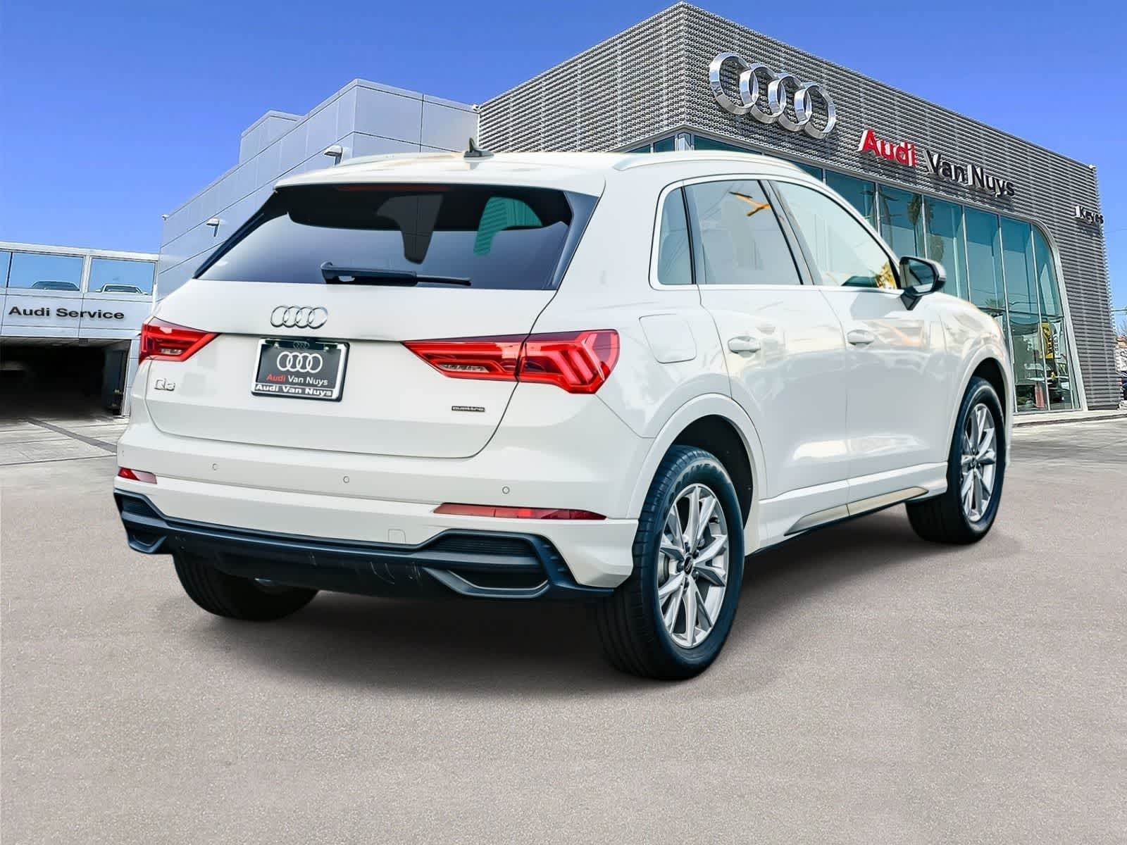 Thumbnail: 2023 Audi Q3 - 4