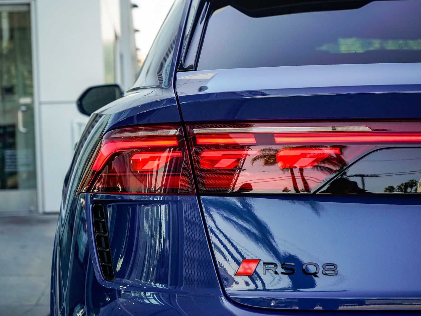 Thumbnail: 2025 Audi RS Q8 - 9