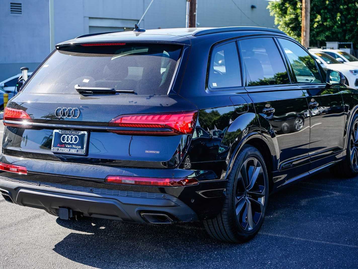 Thumbnail: 2026 Audi Q7 - 4
