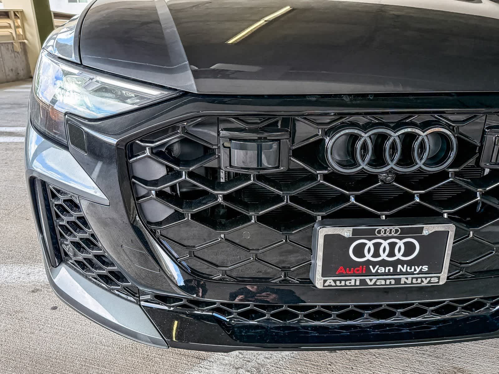 Thumbnail: 2026 Audi RS Q8 - 11