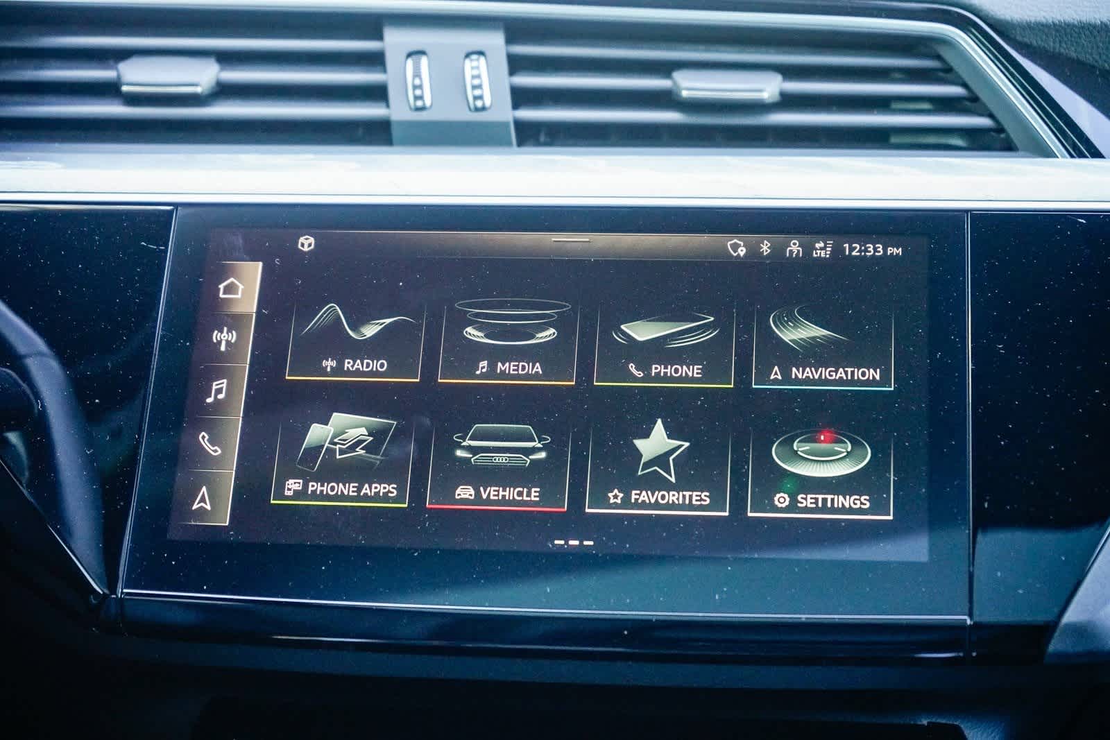 Thumbnail: 2022 Audi e-tron - 14