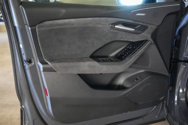 Thumbnail: 2025 Audi SQ6 e-tron - 30