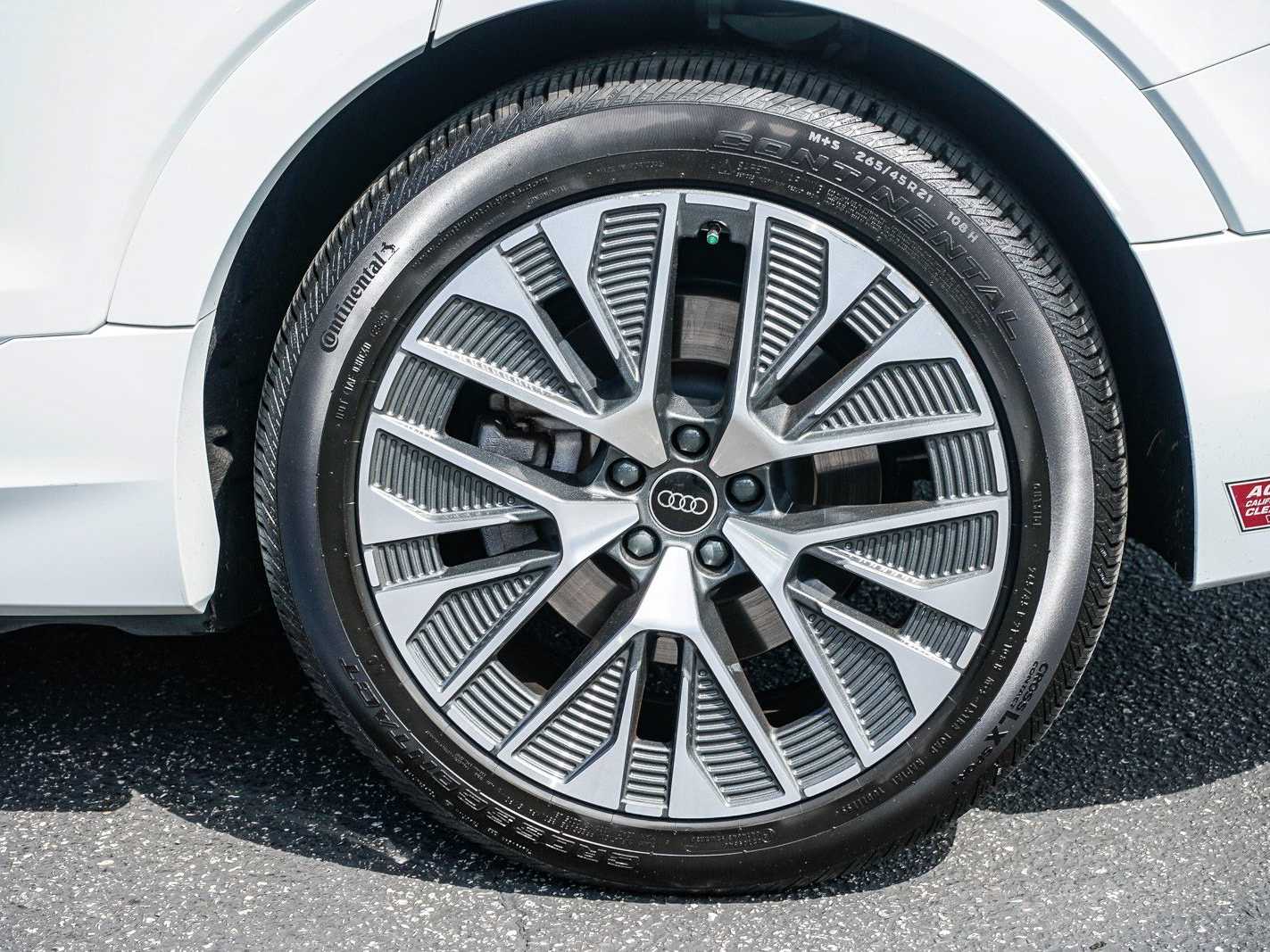 Thumbnail: 2024 Audi Q8 e-tron - 10