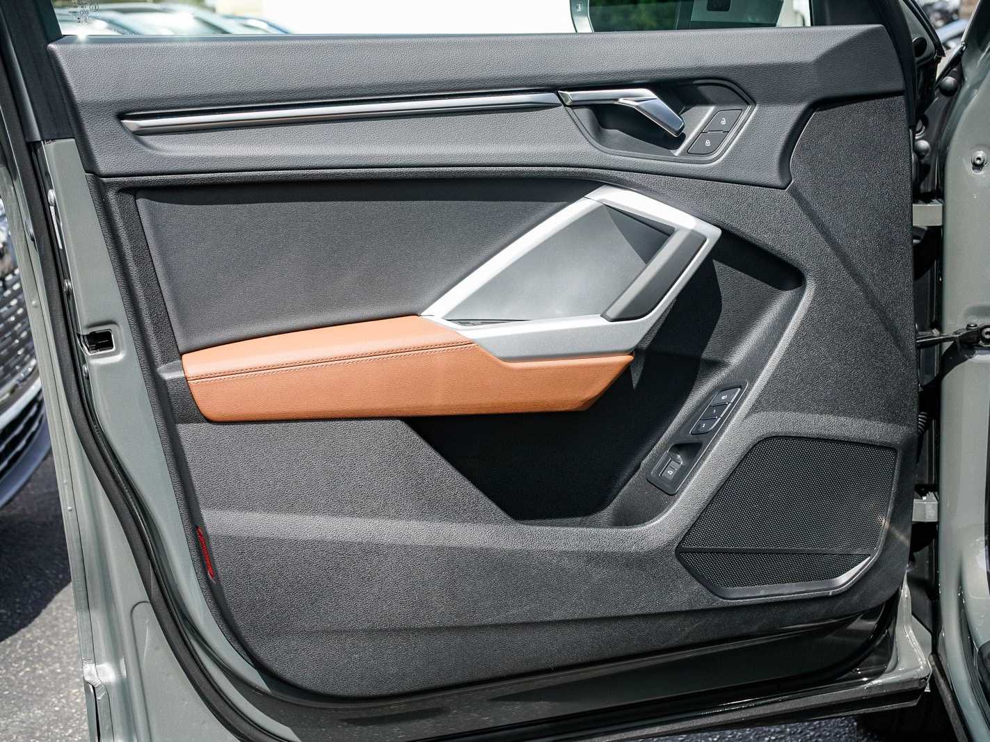 Thumbnail: 2025 Audi Q3 - 19