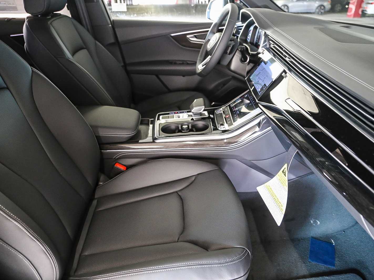 Thumbnail: 2026 Audi Q7 - 16