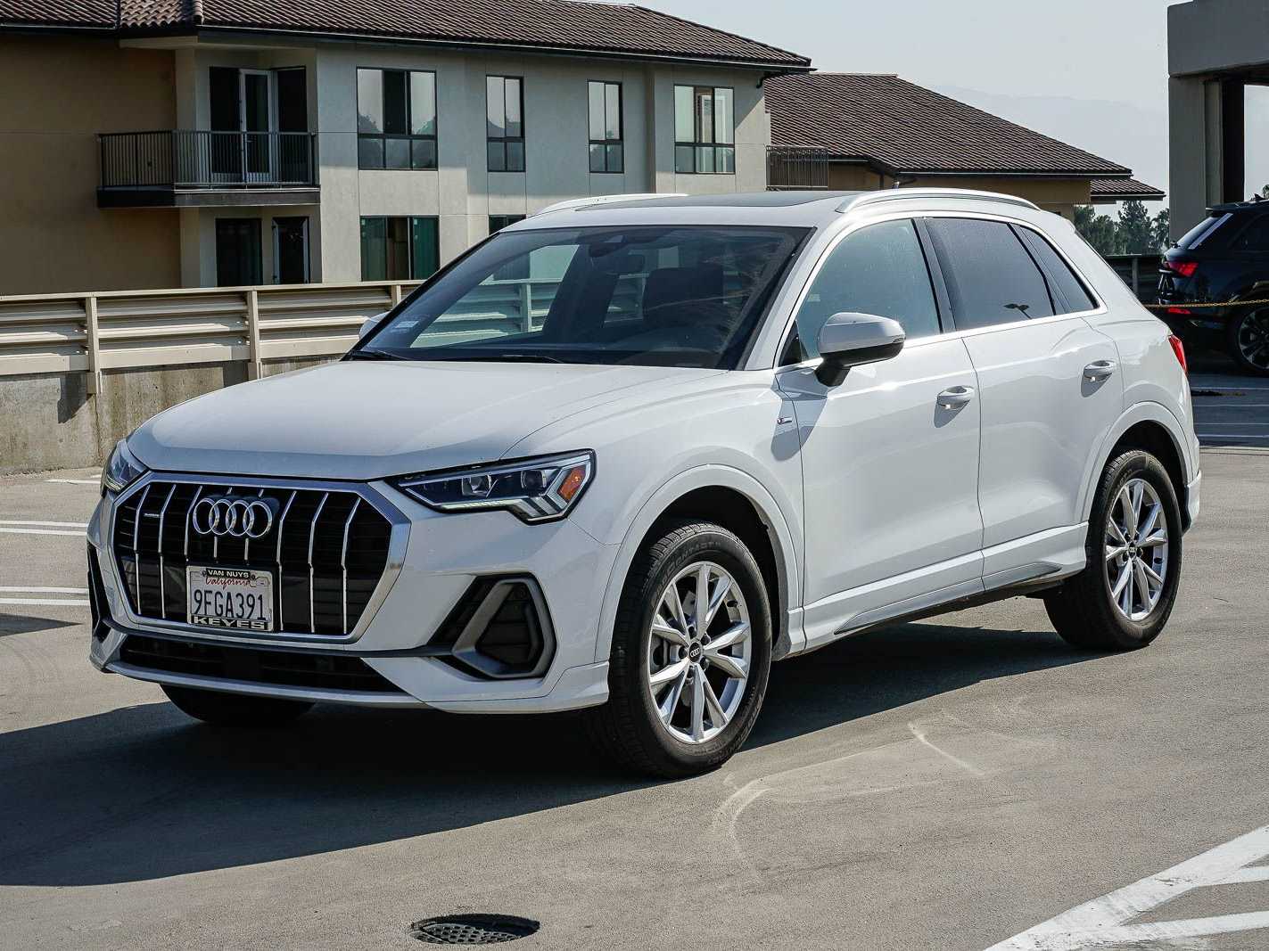 Thumbnail: 2023 Audi Q3 - 1