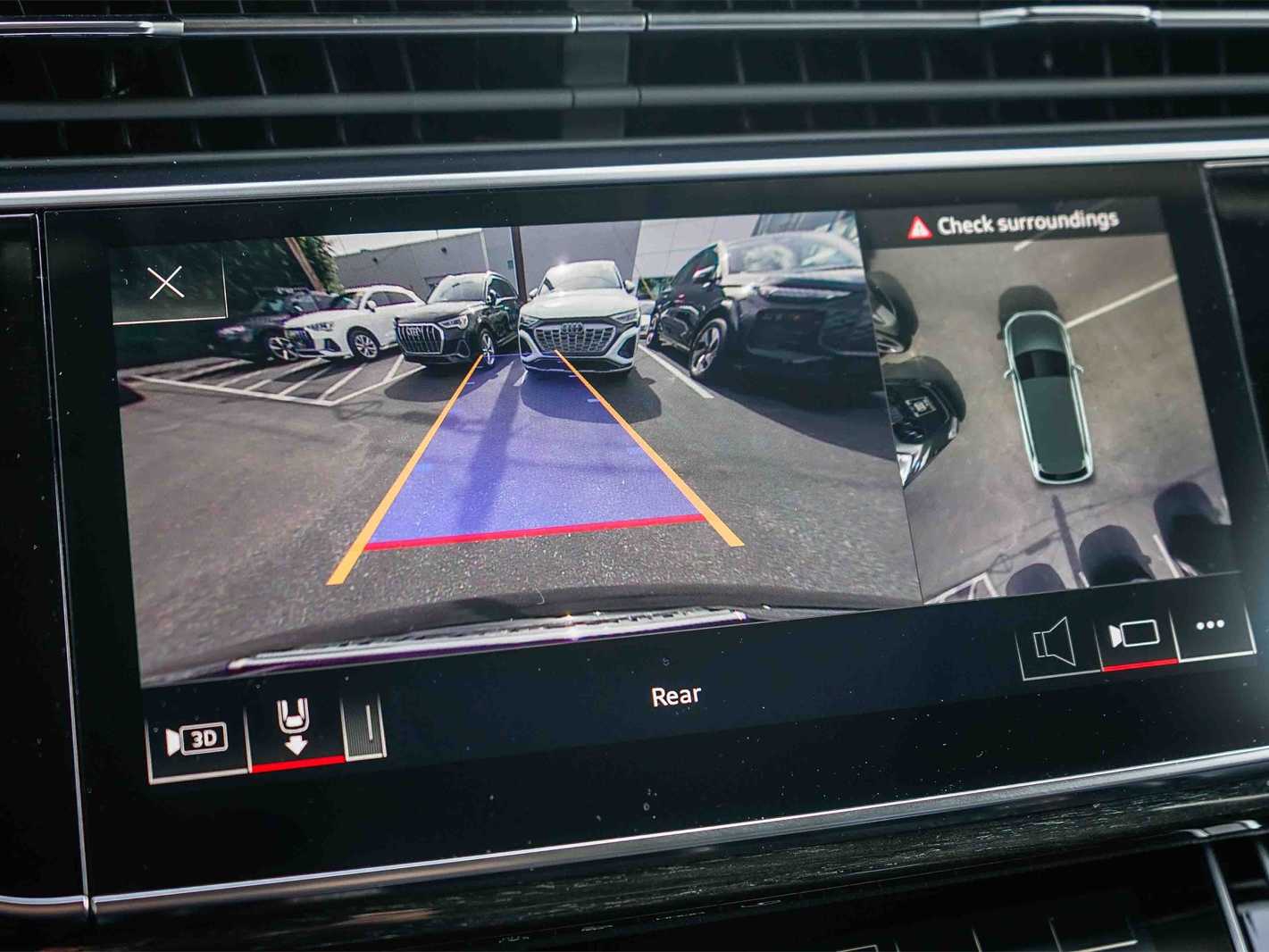 Thumbnail: 2023 Audi Q7 - 23