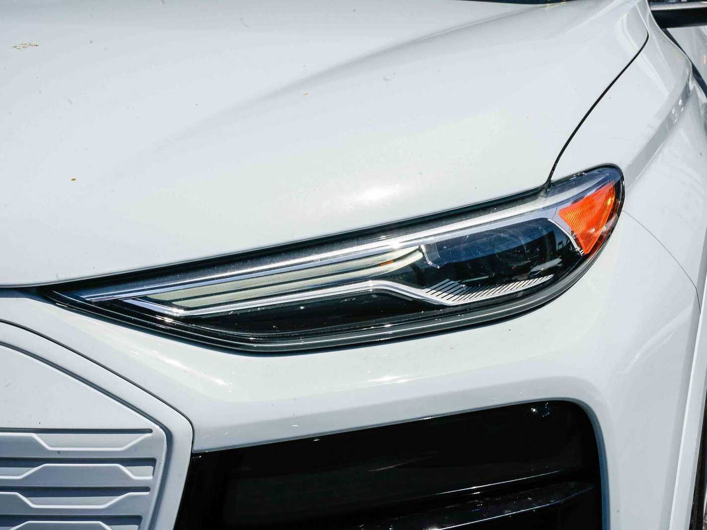 Thumbnail: 2025 Audi Q6 e-tron - 7