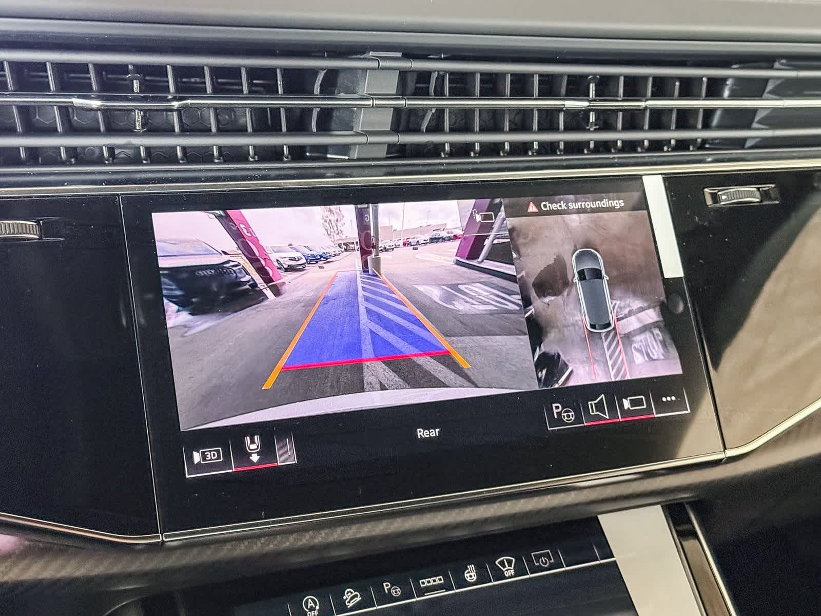 Thumbnail: 2026 Audi RS Q8 - 25