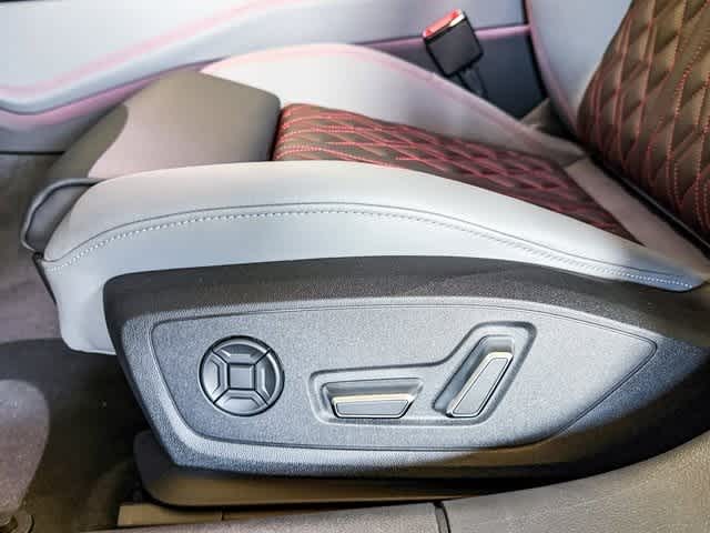 Thumbnail: 2025 Audi S6 - 21