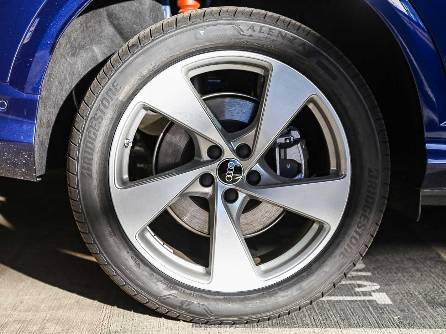 Thumbnail: 2025 Audi Q5 - 11