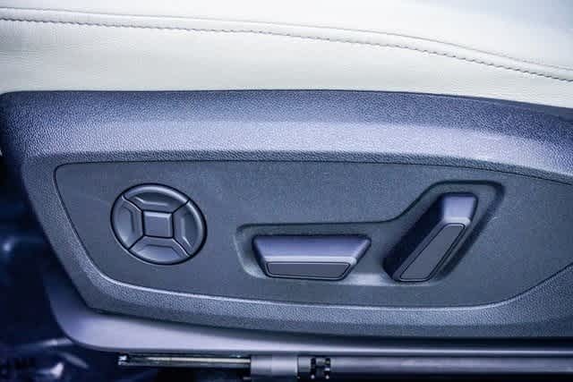 Thumbnail: 2025 Audi Q6 e-tron - 20