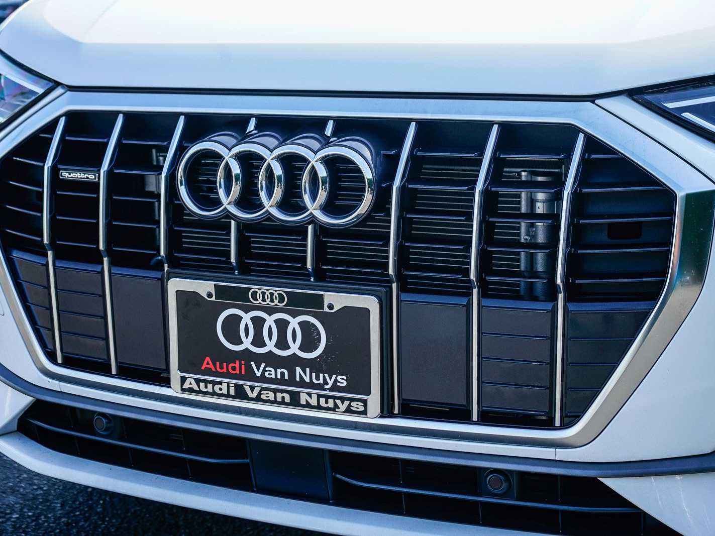 Thumbnail: 2025 Audi Q3 - 8