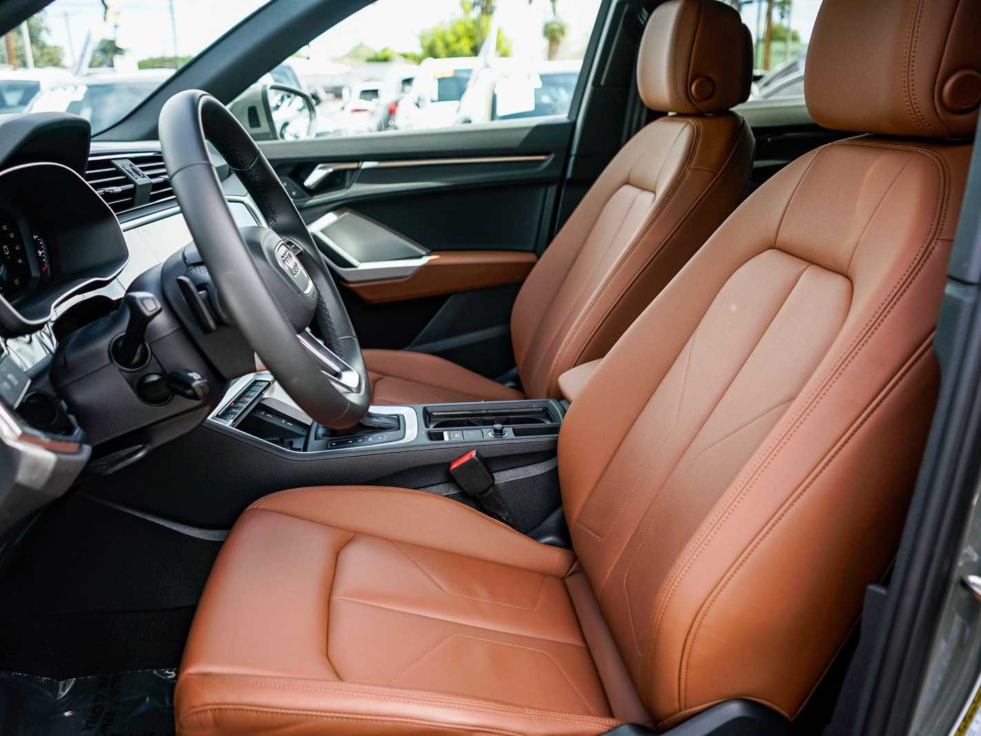 Thumbnail: 2025 Audi Q3 - 17