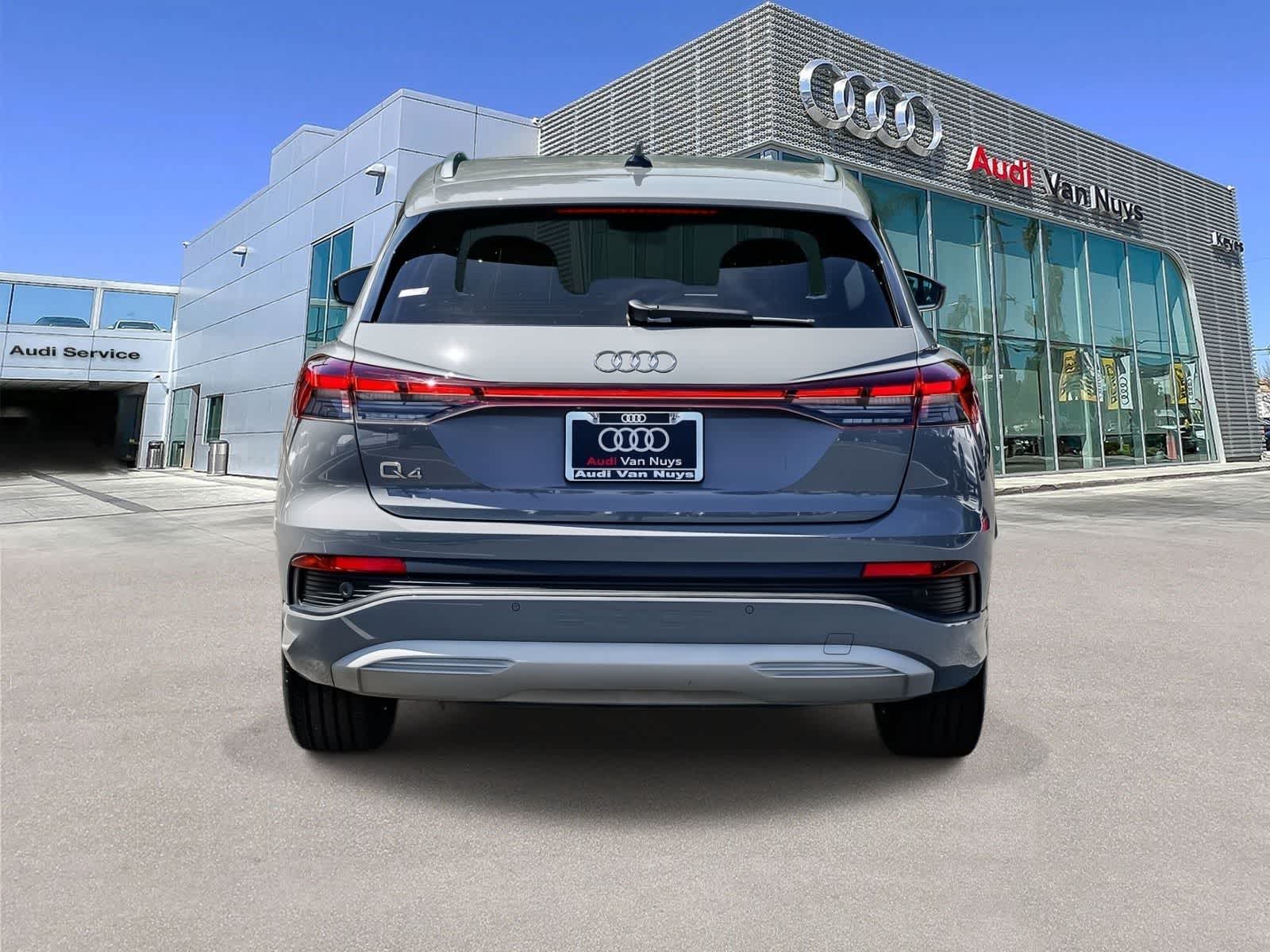 Thumbnail: 2023 Audi Q4 e-tron - 3