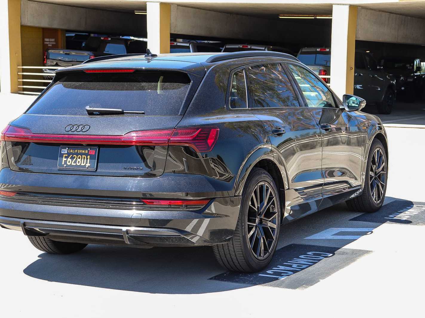 Thumbnail: 2023 Audi e-tron - 4