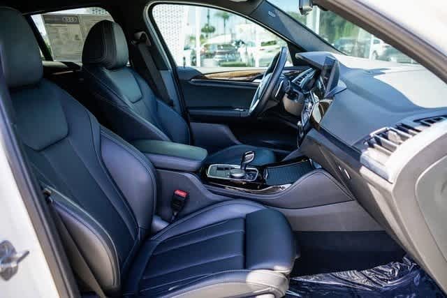 Thumbnail: 2022 BMW X4 - 16