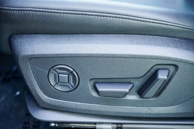 Thumbnail: 2025 Audi Q6 e-tron - 20