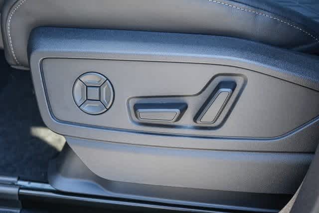 Thumbnail: 2025 Audi SQ5 - 31