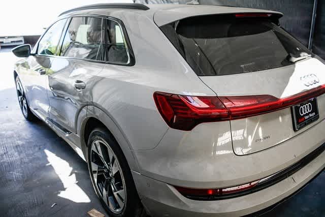Thumbnail: 2022 Audi e-tron - 2