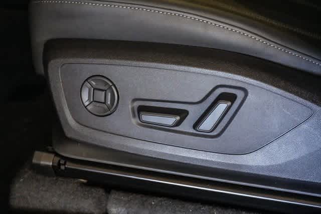 Thumbnail: 2025 Audi Q6 e-tron - 29