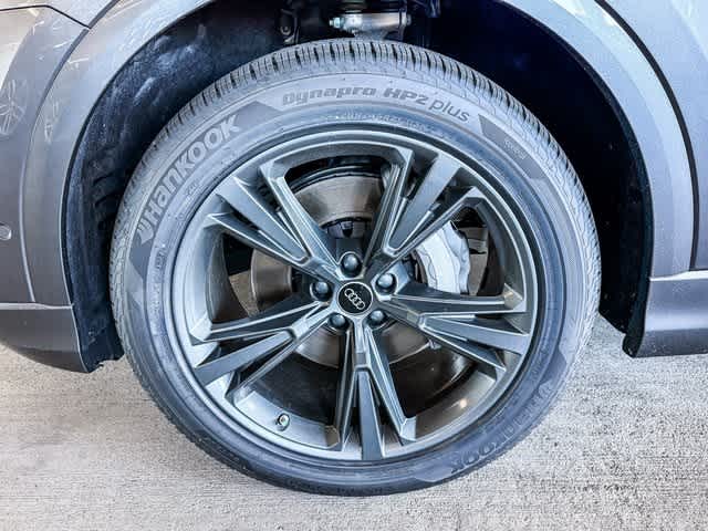 Thumbnail: 2026 Audi Q8 - 9