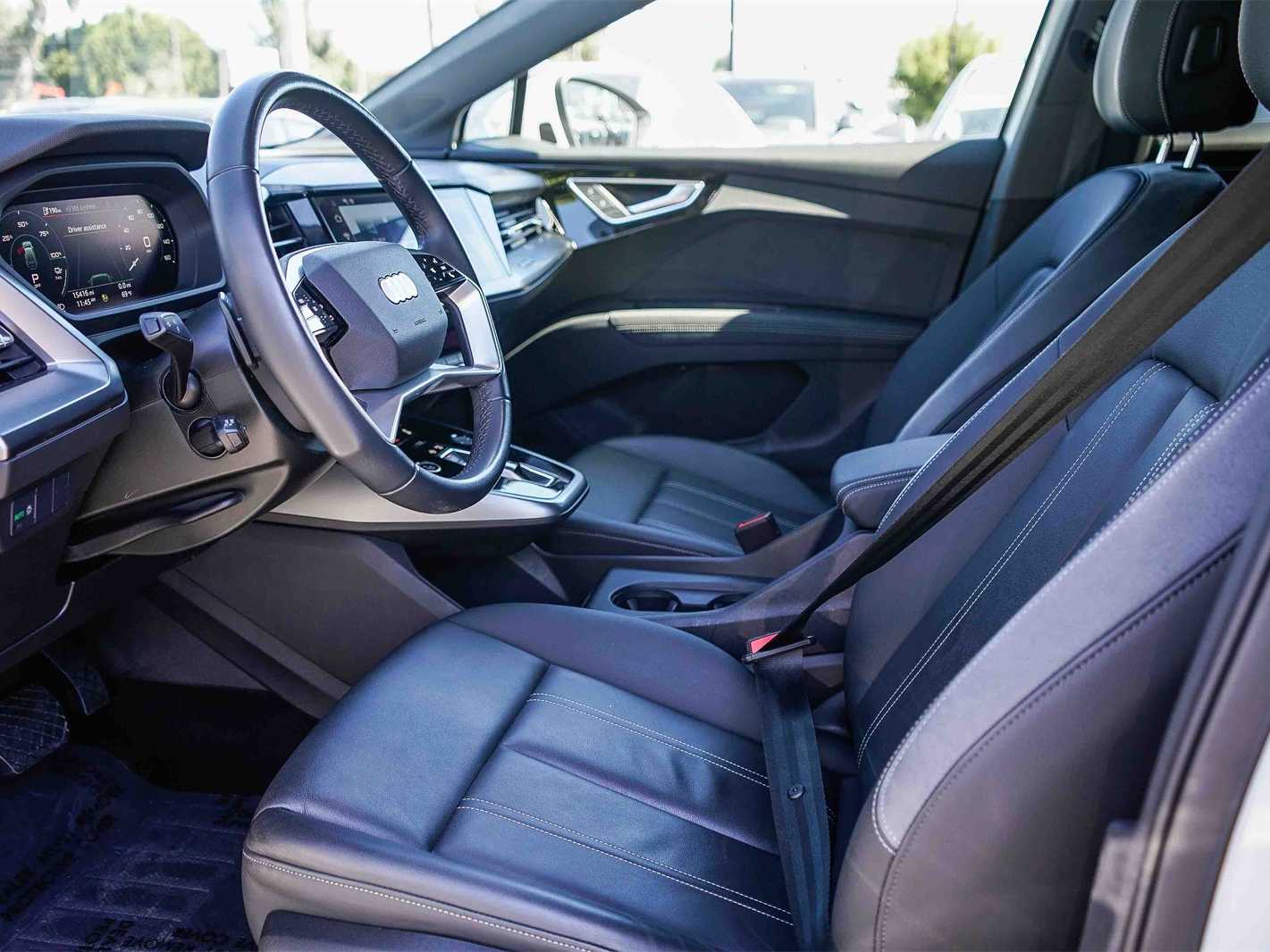 Thumbnail: 2024 Audi Q4 e-tron - 17