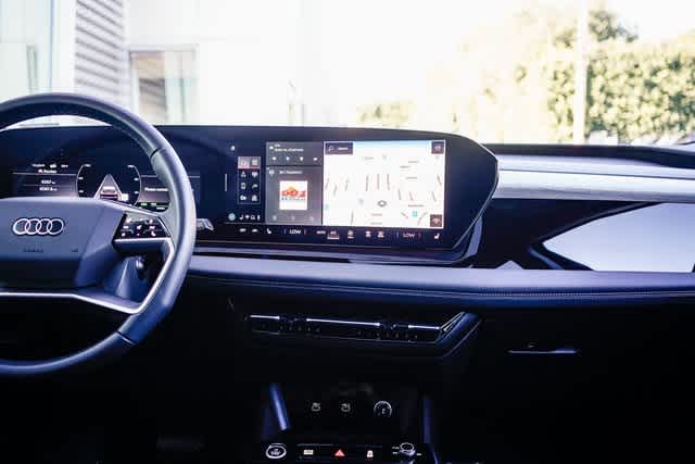 Thumbnail: 2025 Audi Q6 e-tron - 13