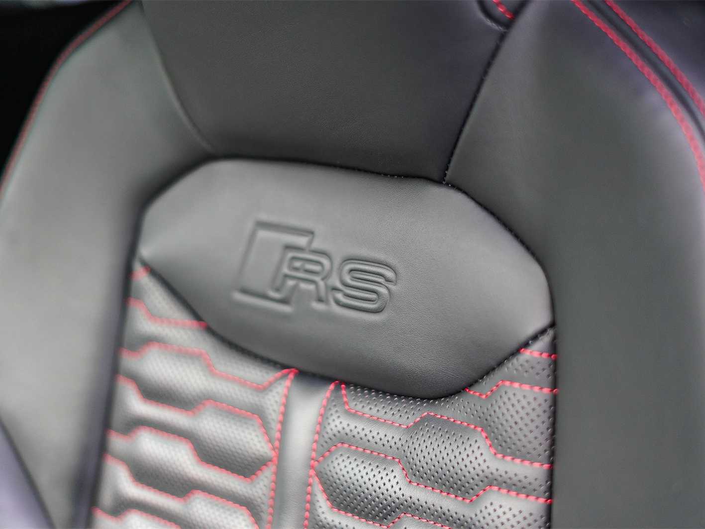 Thumbnail: 2023 Audi RS Q8 - 12