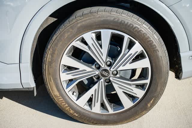 Thumbnail: 2023 Audi Q4 e-tron - 10