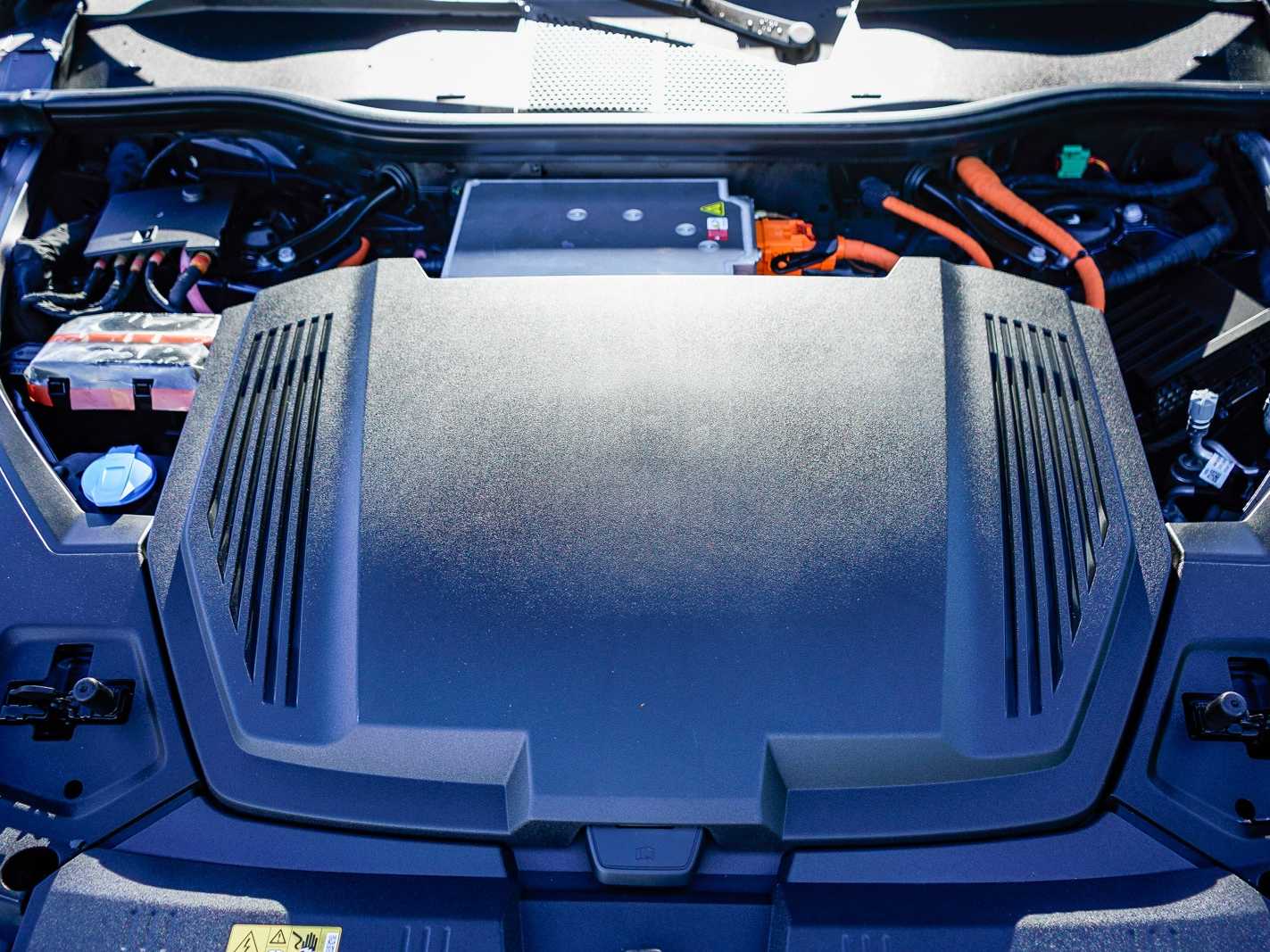 Thumbnail: 2023 Audi e-tron S - 27