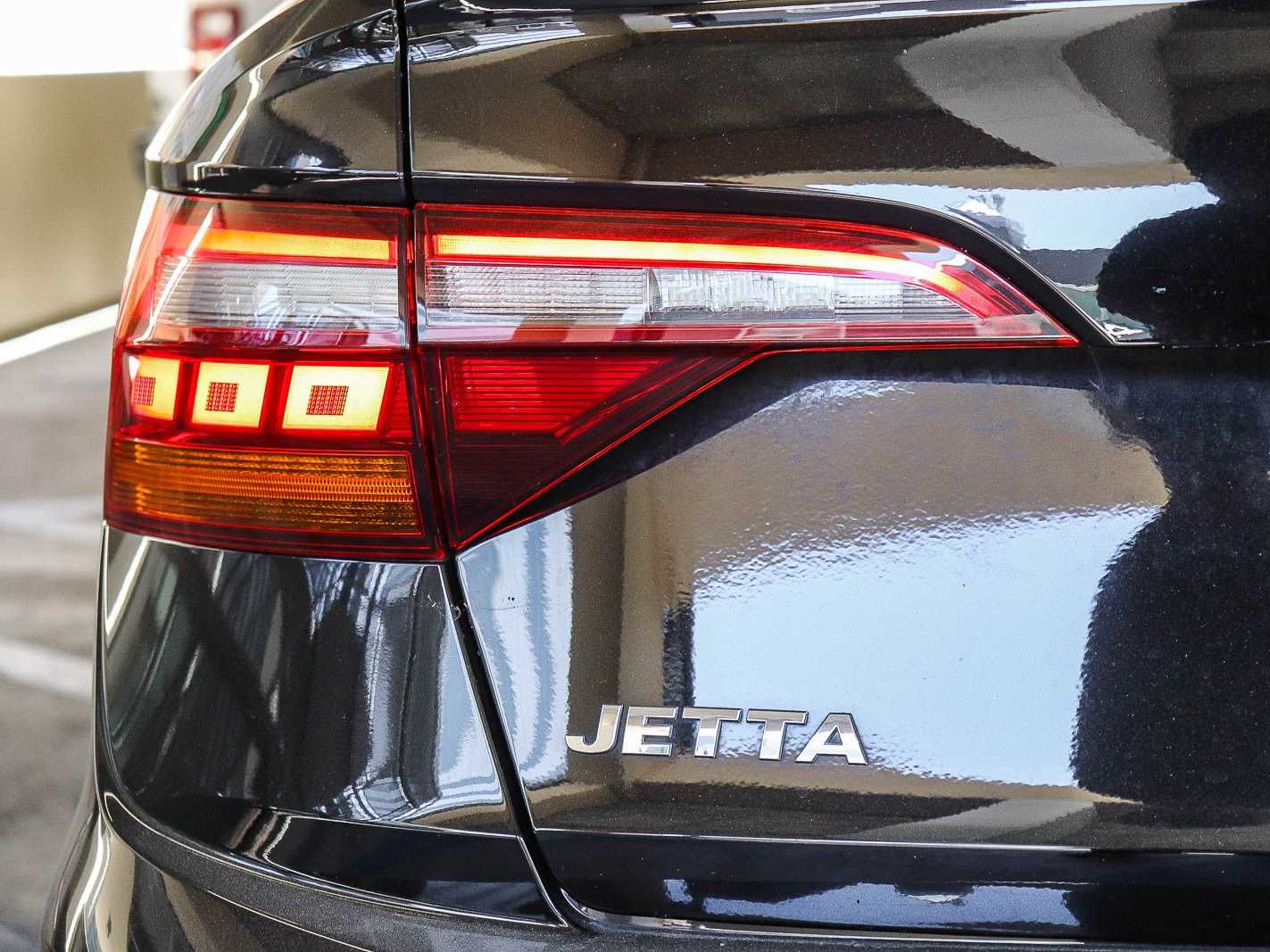 Thumbnail: 2019 Volkswagen Jetta - 10
