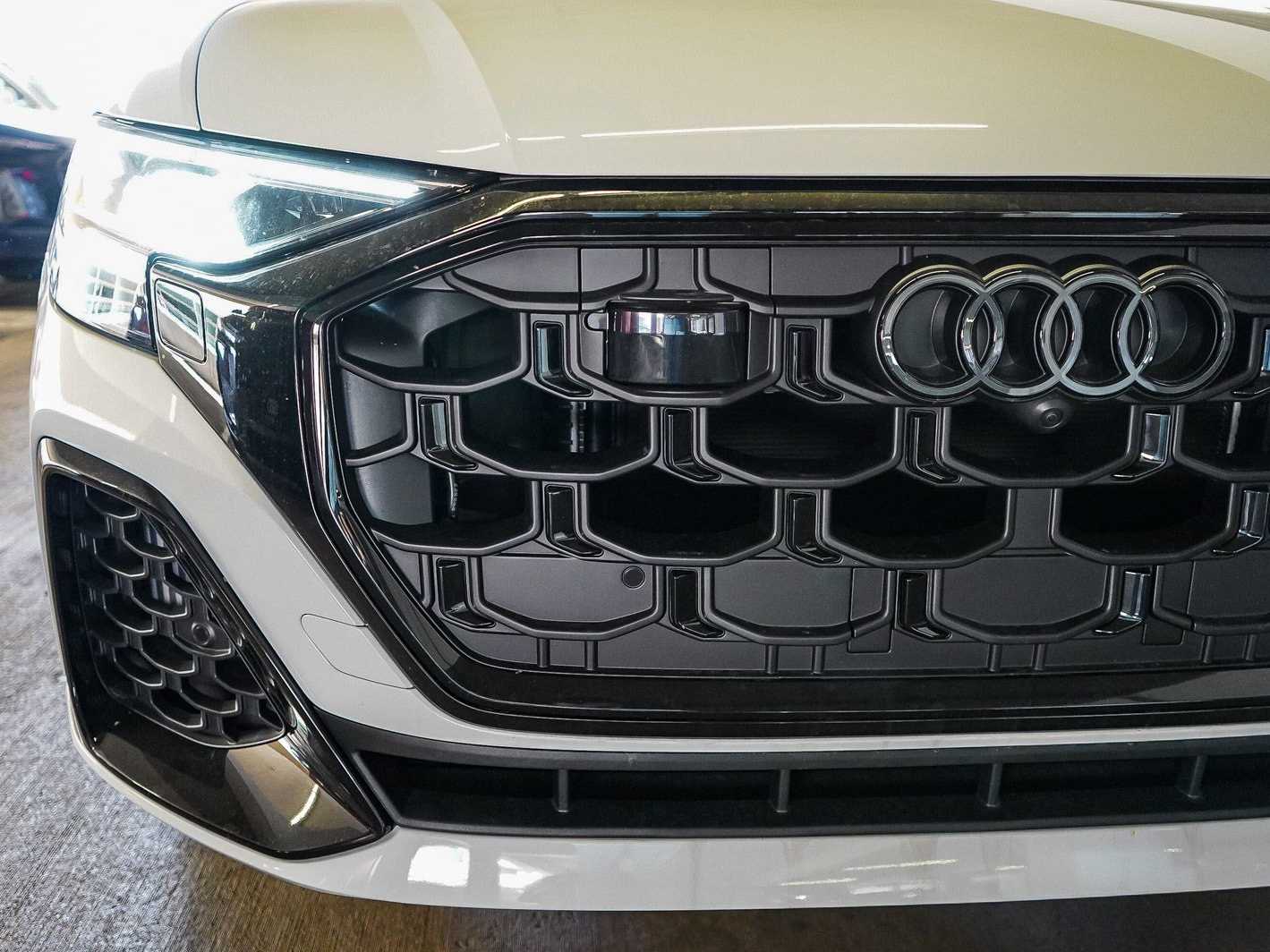 Thumbnail: 2026 Audi Q8 - 11