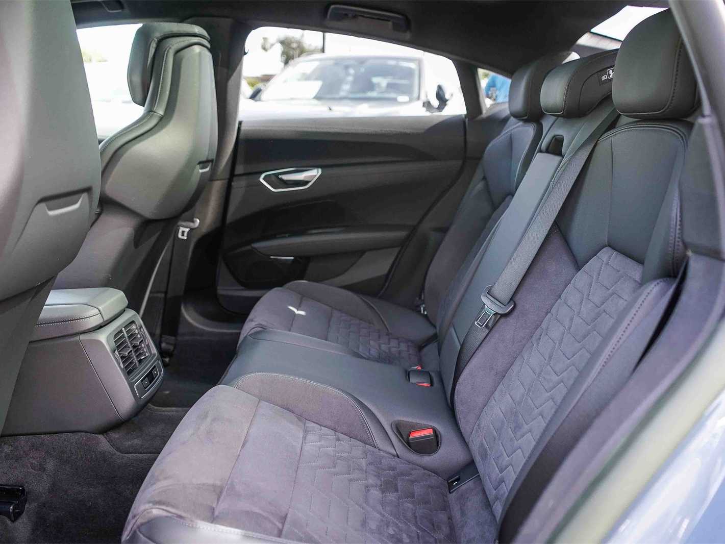 Thumbnail: 2023 Audi e-tron GT - 18