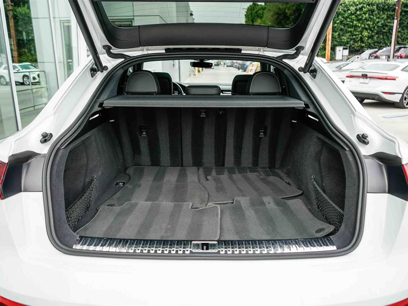 Thumbnail: 2024 Audi Q8 e-tron - 27