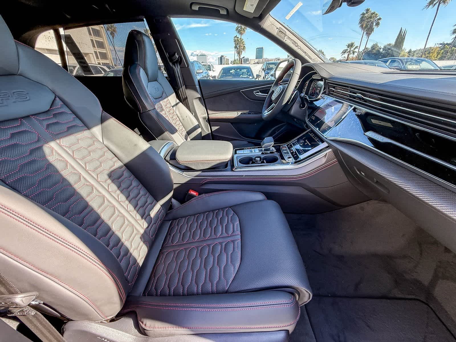 Thumbnail: 2025 Audi RS Q8 - 17