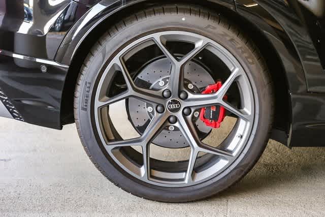 Thumbnail: 2025 Audi RS Q8 - 10