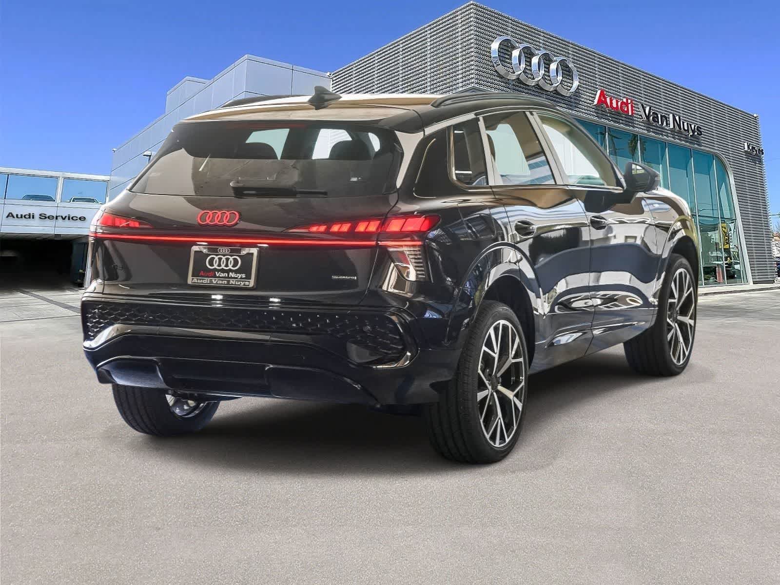 Thumbnail: 2026 Audi Q3 - 4