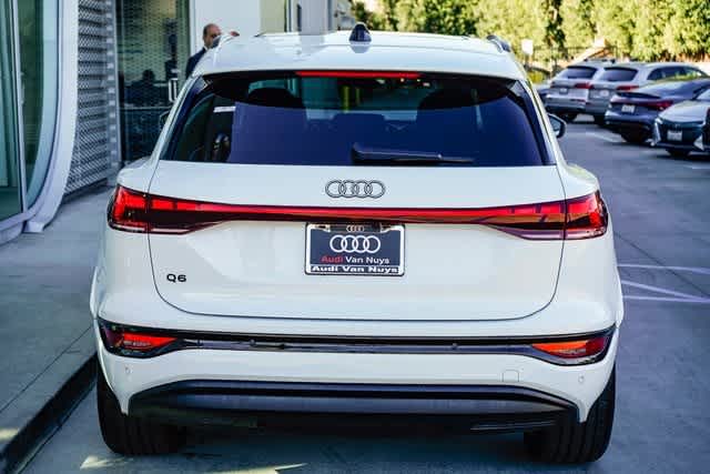 Thumbnail: 2025 Audi Q6 e-tron - 3