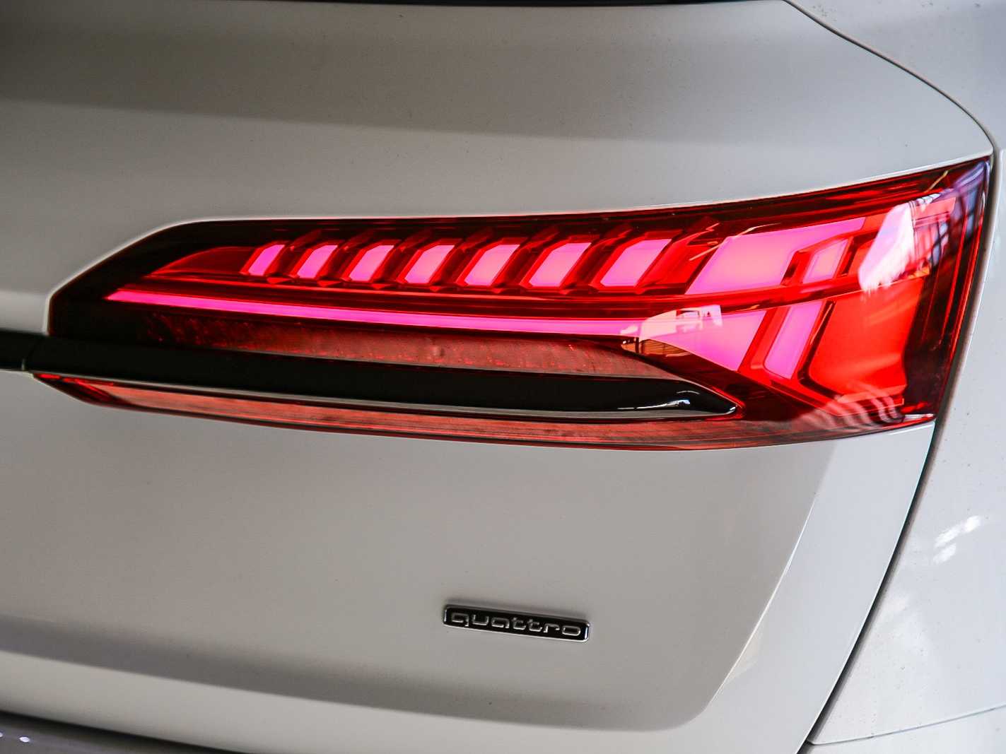 Thumbnail: 2026 Audi Q7 - 9