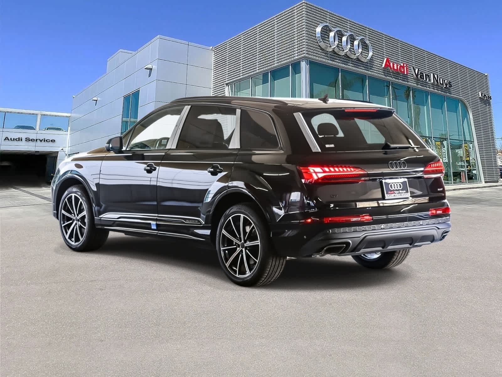 Thumbnail: 2026 Audi Q7 - 6