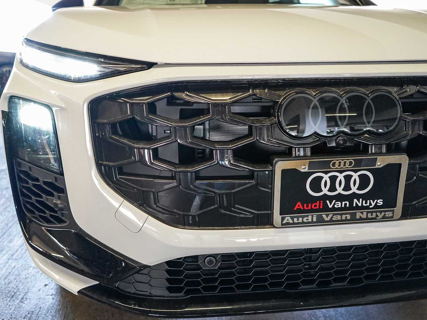 Thumbnail: 2026 Audi Q3 - 11