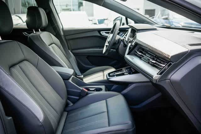 Thumbnail: 2026 Audi Q4 e-tron - 16