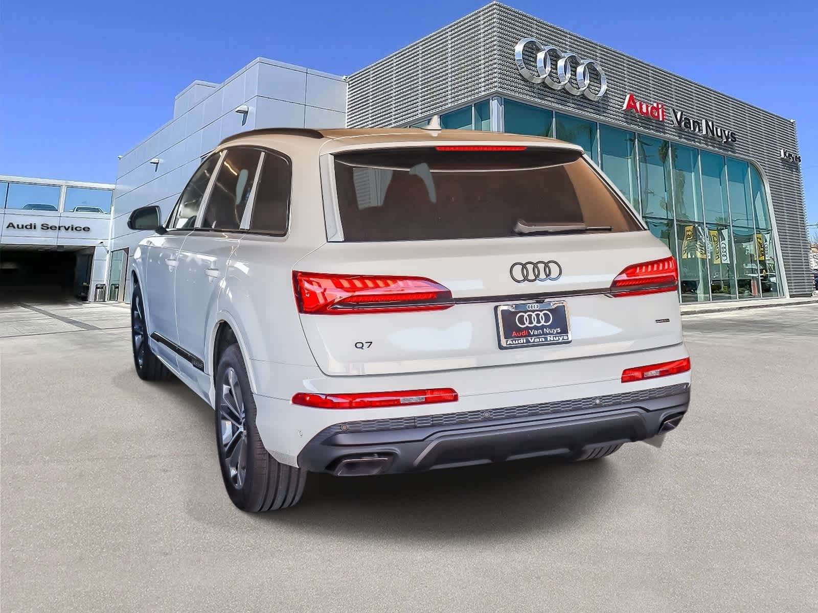 Thumbnail: 2026 Audi Q7 - 6